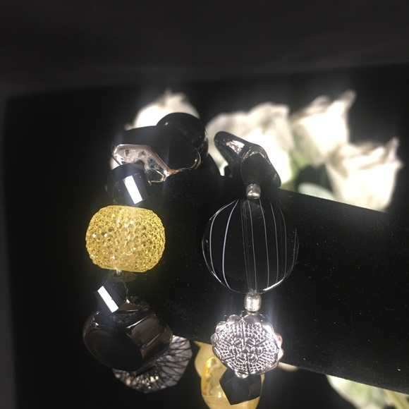 Catherine's plus sized black & yellow bead stretch - Picture 4 of 4